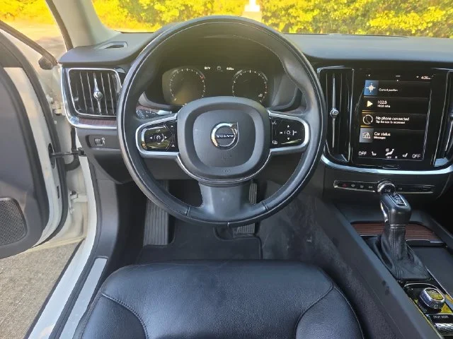 Used 2021 White Volvo T5 Momentum image 25