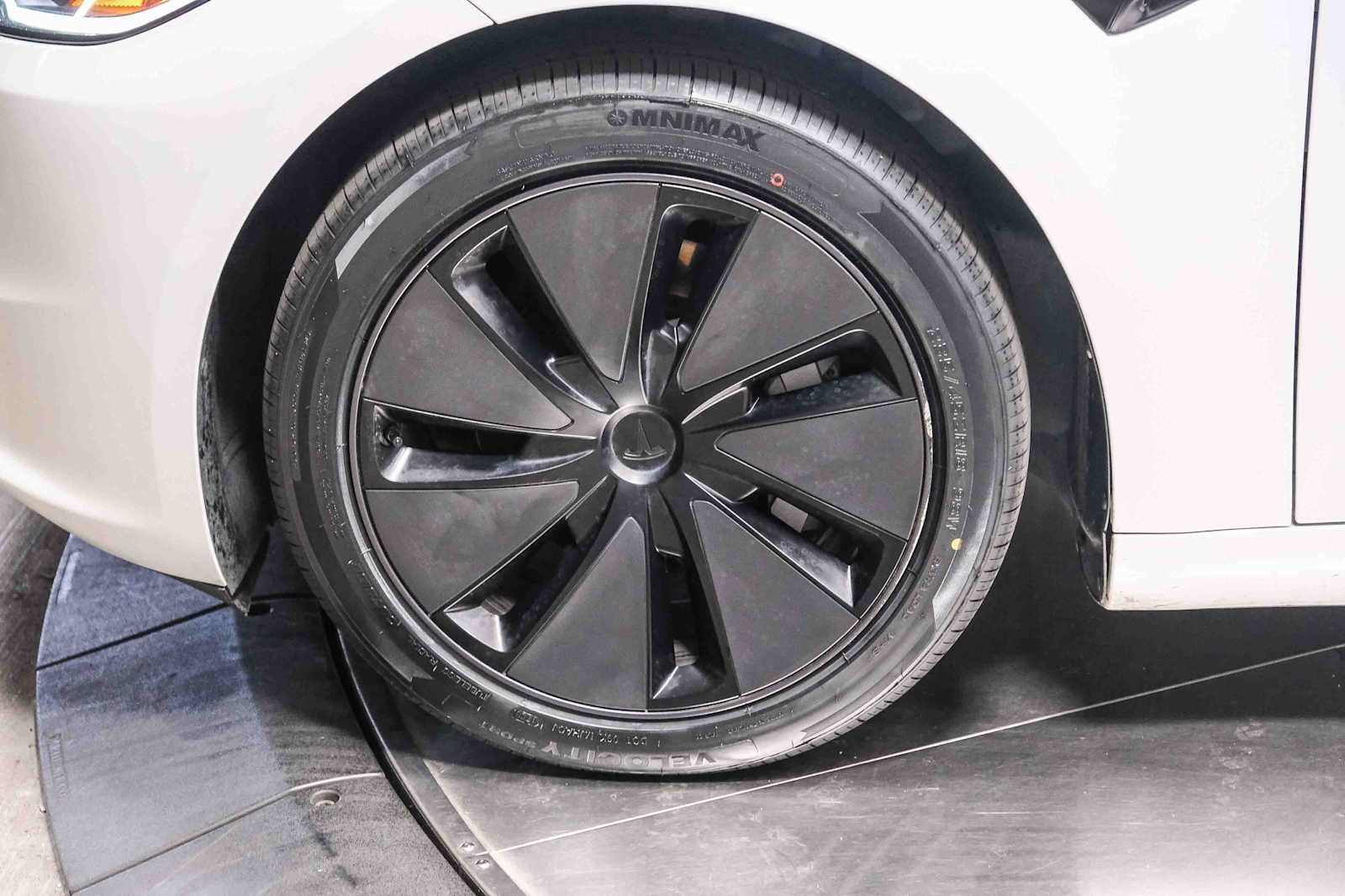 Used 2024 Pearl White Multi-Coat Tesla  image 10