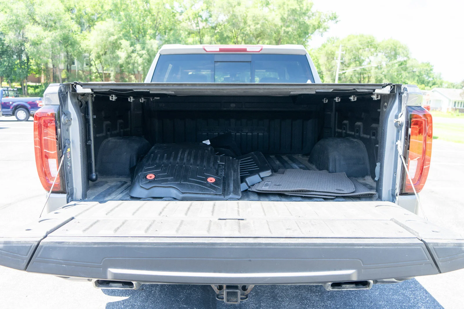 Used 2022 Satin Steel Metallic GMC Denali image 9