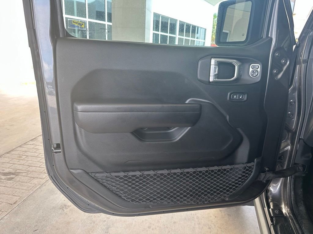 Used 2020 Gray Jeep Altitude image 11