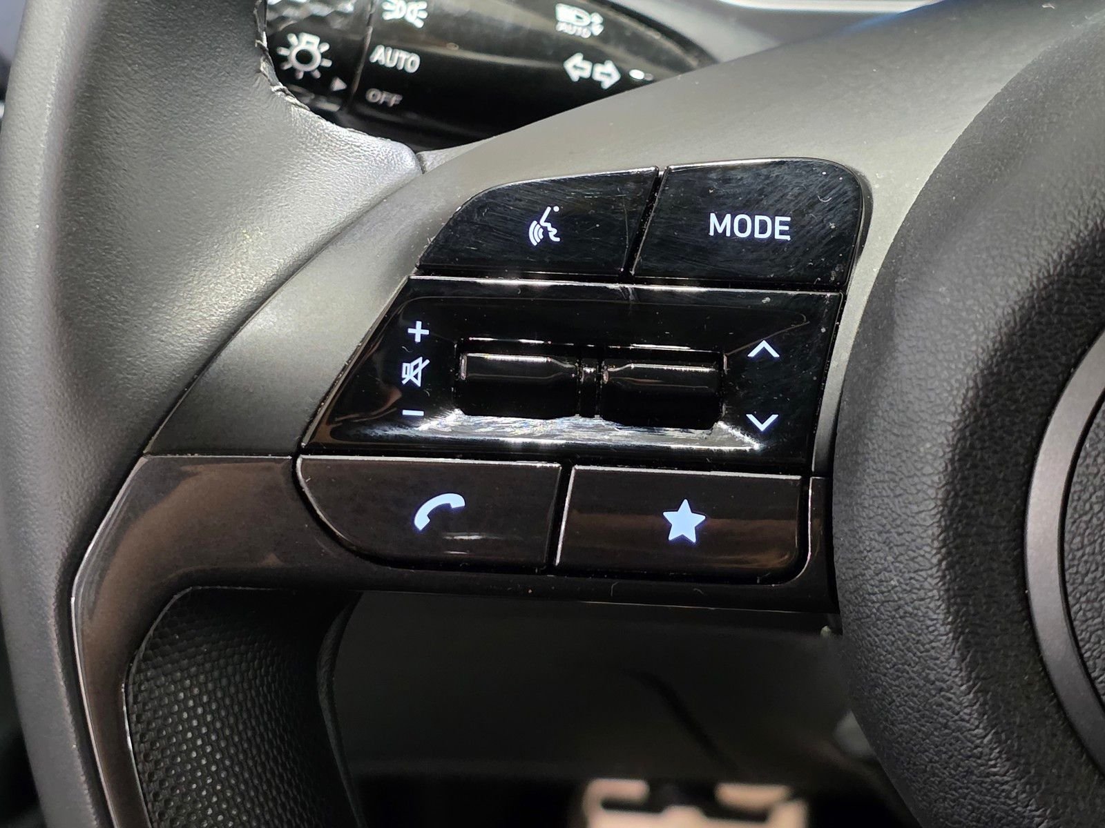 Used 2025 Abyss Black Hyundai SEL Sport image 32