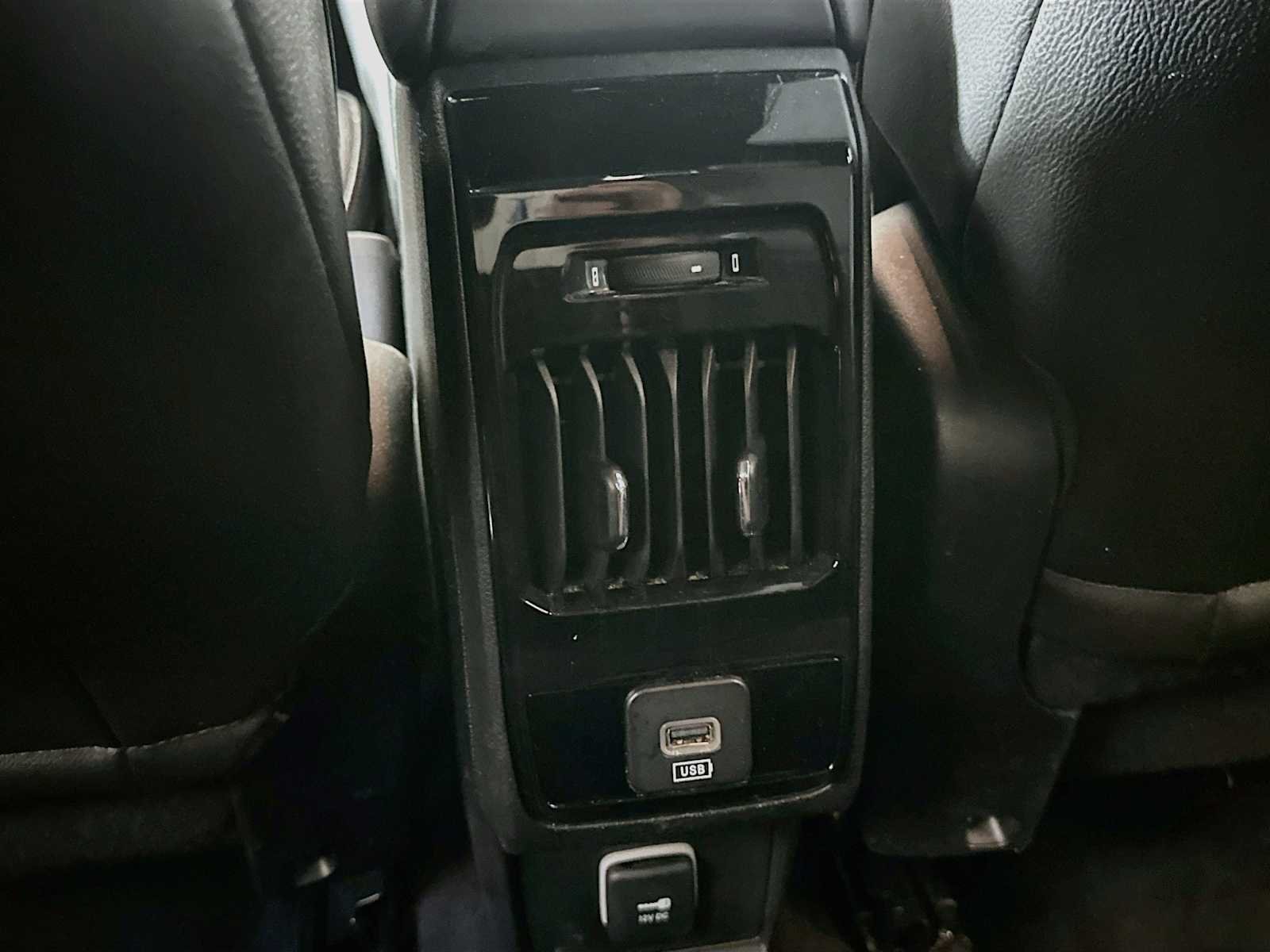 Used 2024 Bright White Clearcoat Jeep Latitude image 22