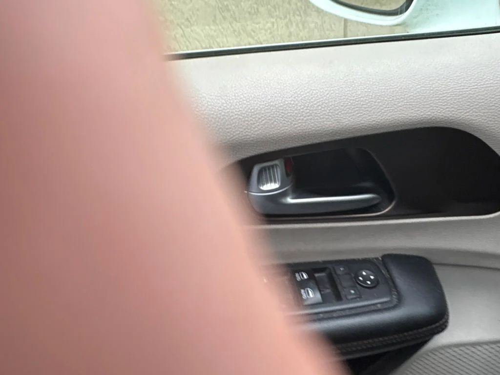 Used 2018 White Chrysler Touring L image 9