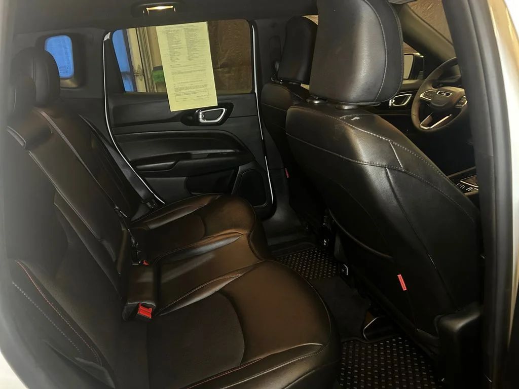 Used 2025 Bright White Jeep Trailhawk image 17