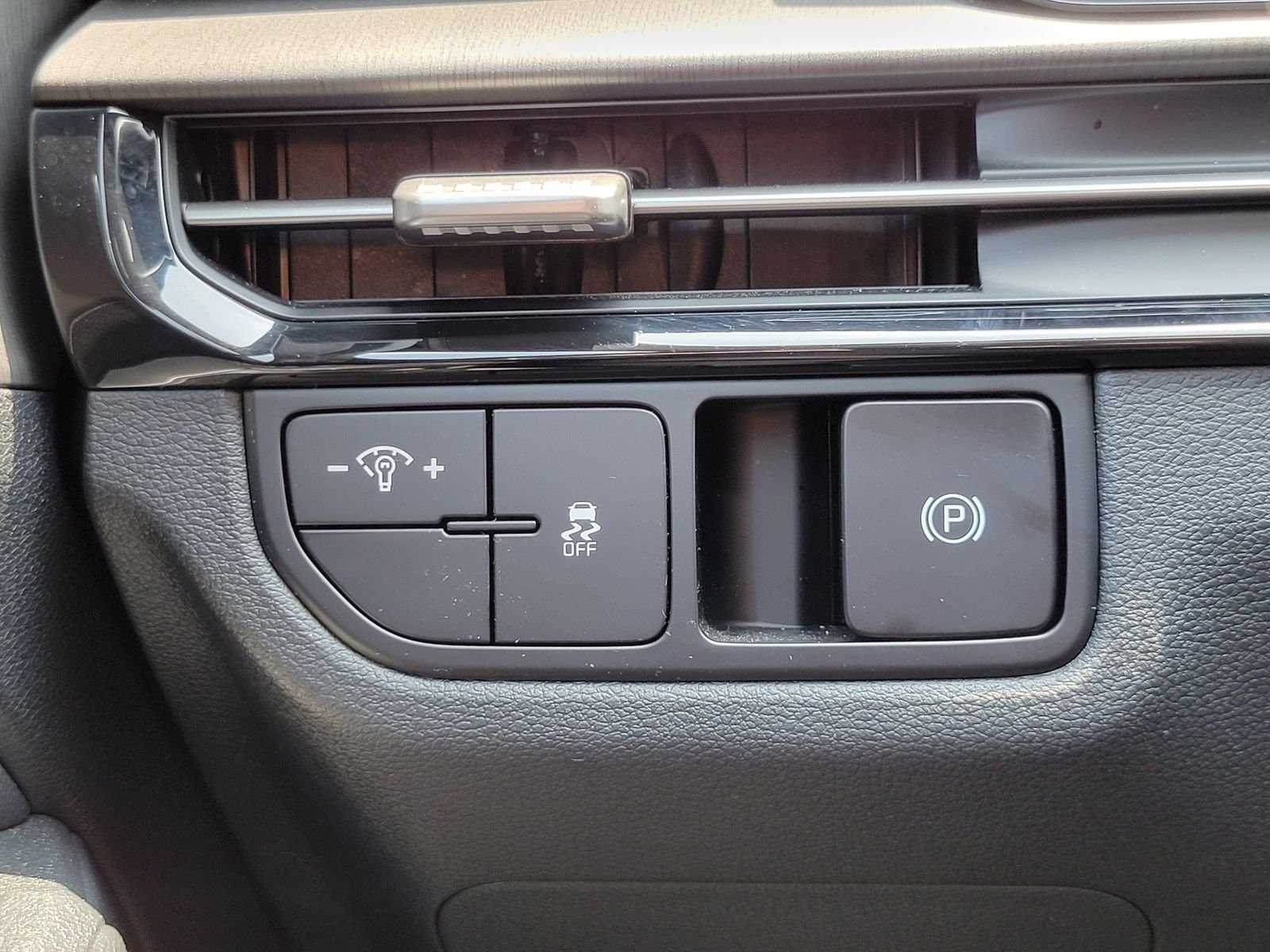 Used 2026 Black Kia X-Line image 13