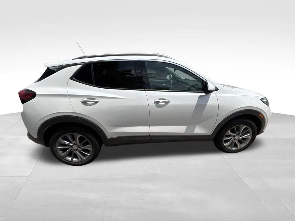 Used 2022 White Buick Essence image 8