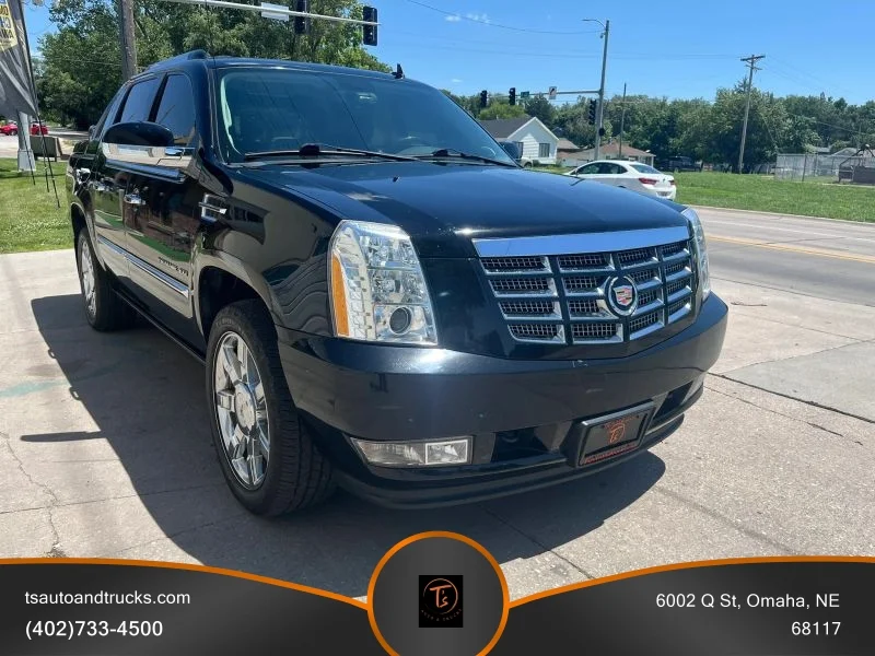 Used 2013 Black Cadillac Premium Sport Utility Pickup 4D 5 1/4 ft image 3