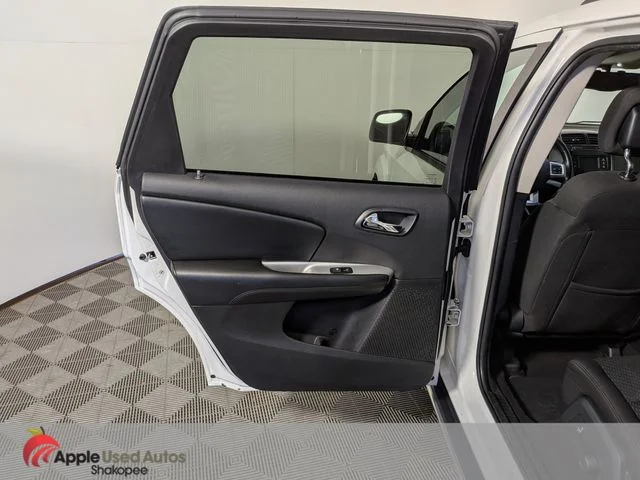 Used 2016 White Dodge Crossroad image 29