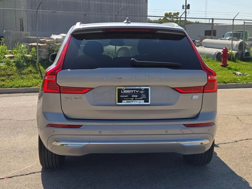 Used 2022 Gray Volvo T8 Inscription Expression image 14