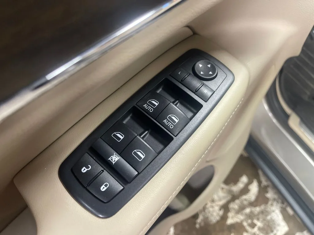 Used 2016 Beige Jeep Limited image 16