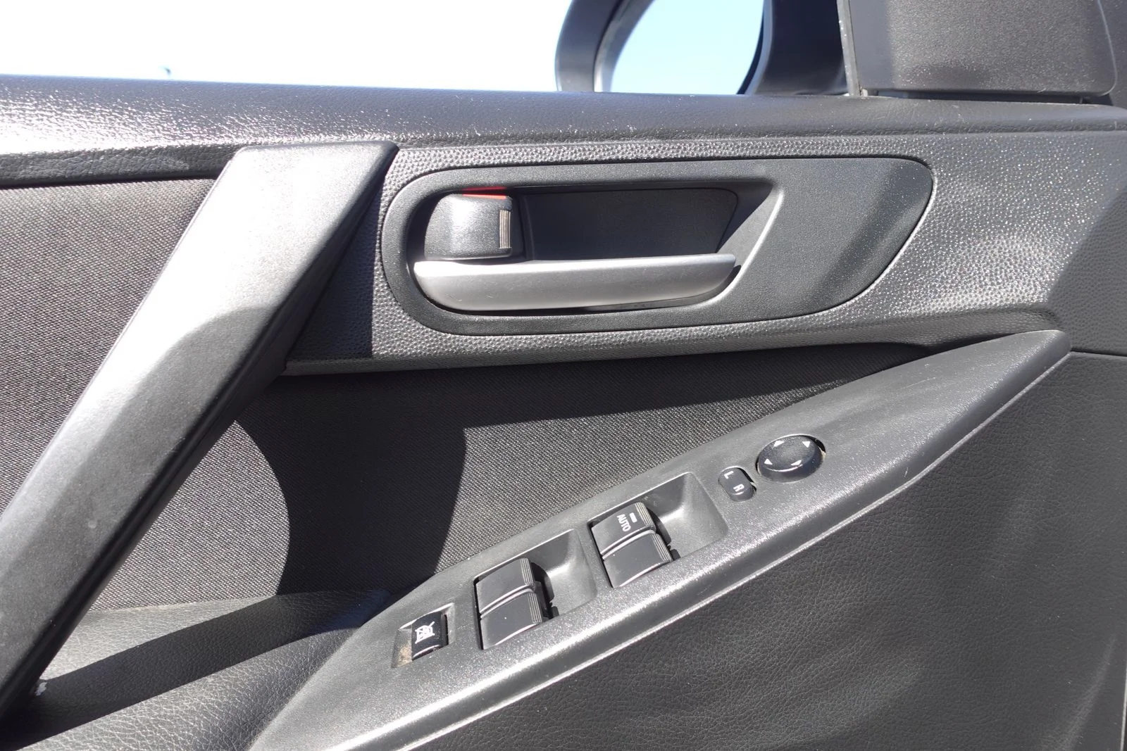 Used 2013 Crystal White Pearl Mica Mazda i SV image 15