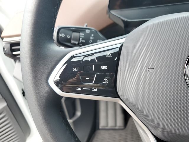 Certified Used 2025 White Volkswagen Pro image 26