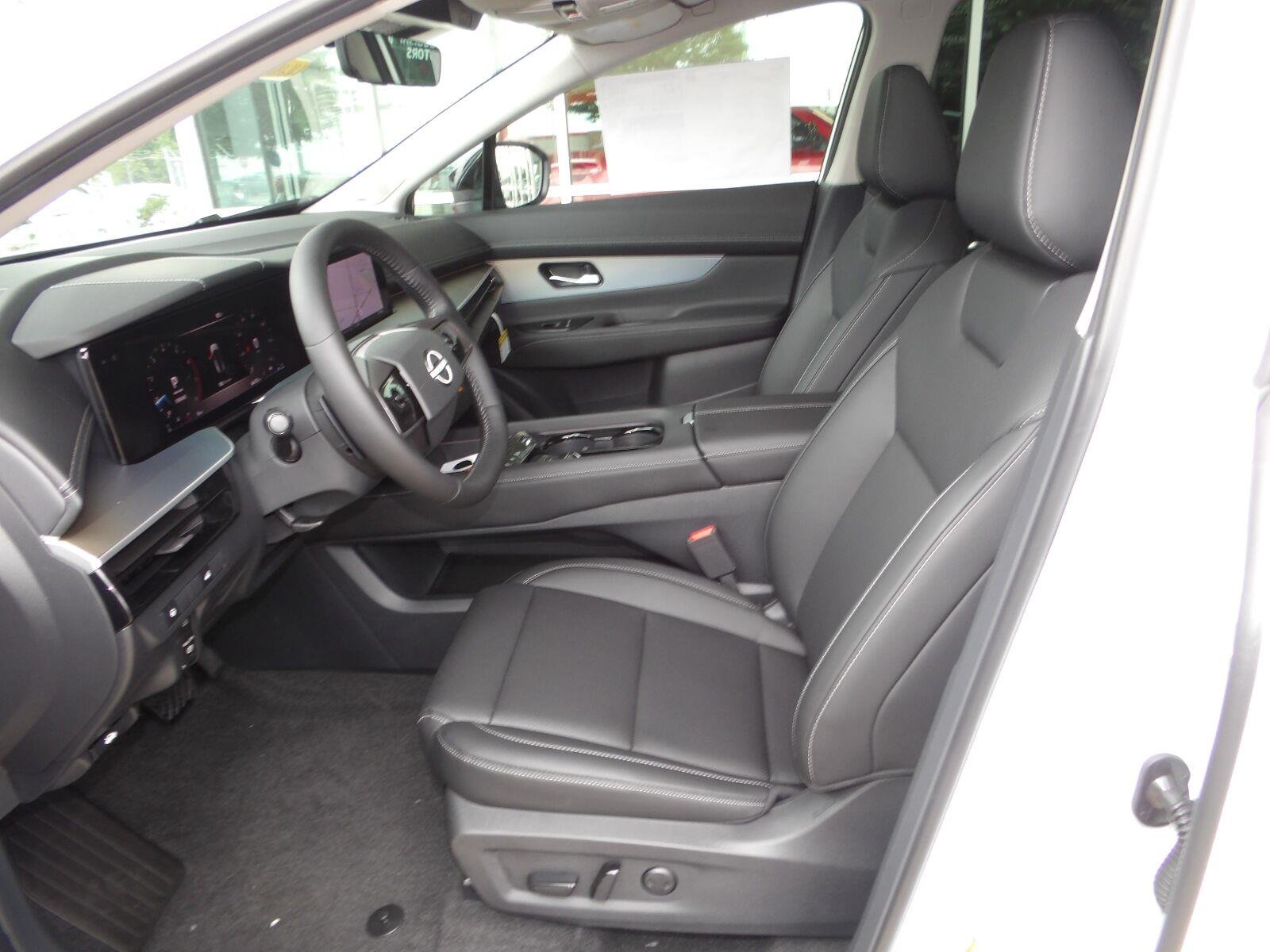 New 2026 Everest White Pearl TriCoat Nissan SL image 15