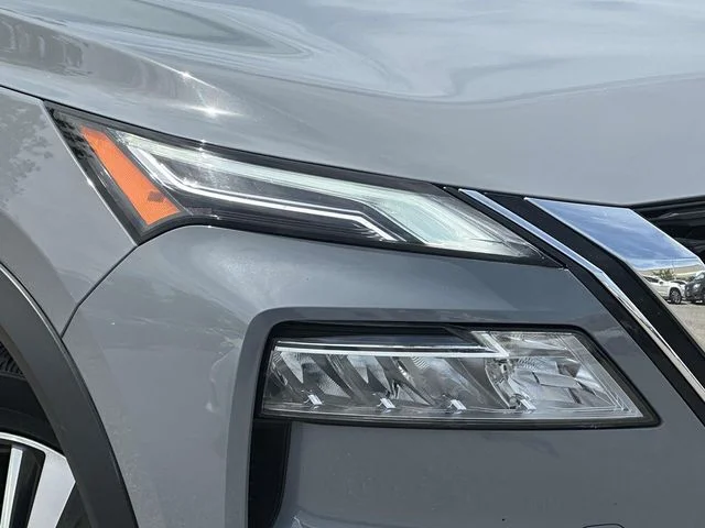 Used 2021 Gray Nissan Platinum image 15
