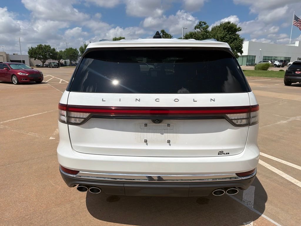 Used 2025 White Lincoln Reserve image 3