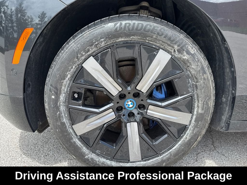 Used 2025 Gray BMW xDrive50 image 11