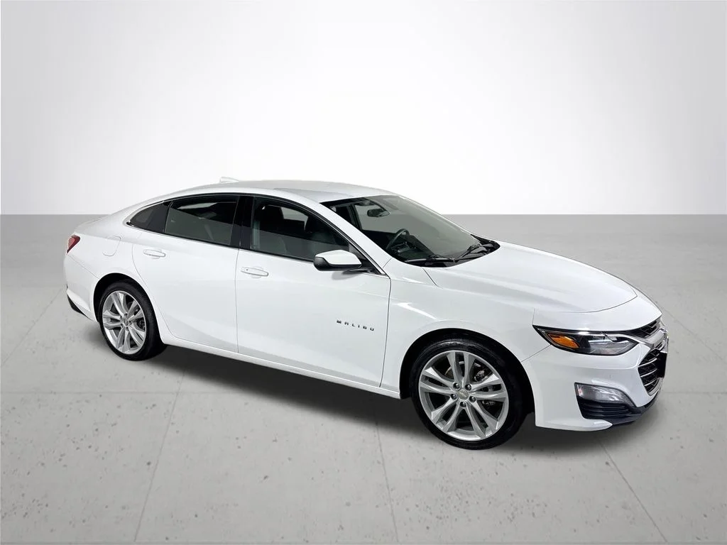 Used 2022 White Chevrolet LT image 4