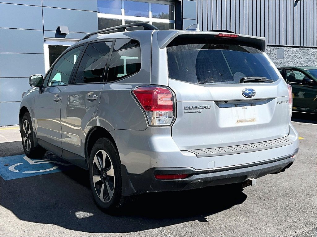 Used 2018 Silver Subaru 2.5i Premium image 5