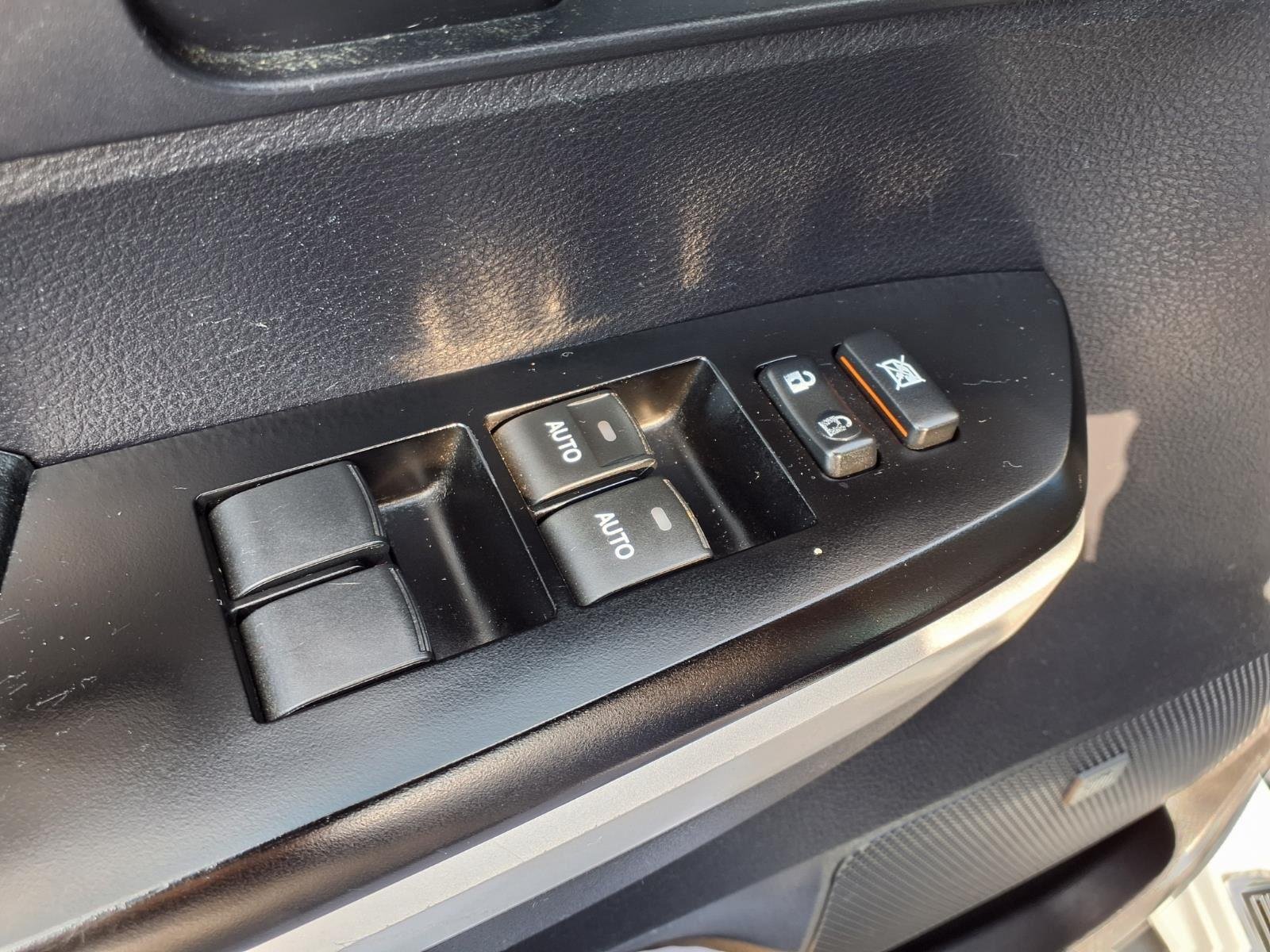 Used 2016 Super White Toyota Platinum image 8