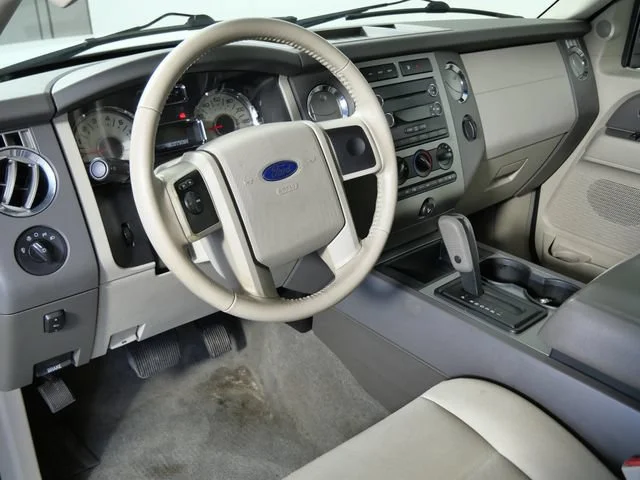 Used 2014 White Ford XL image 3