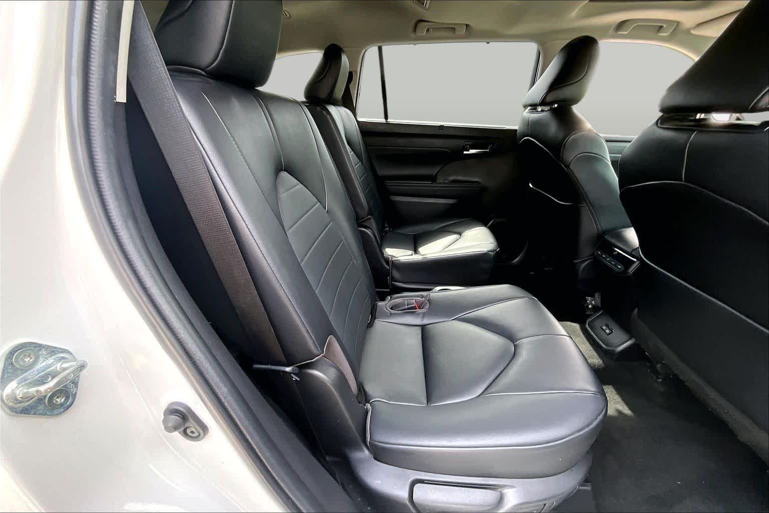 Used 2023 Wind Chill Pearl Toyota XLE image 21