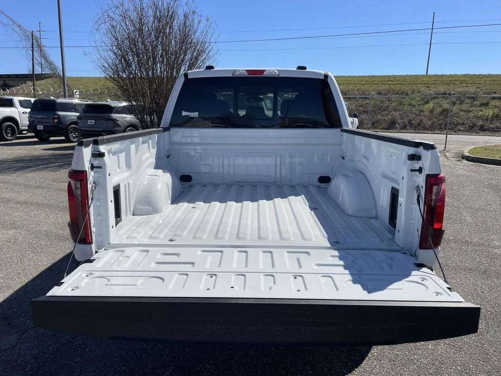 New 2026 Oxford White Ford XLT image 10