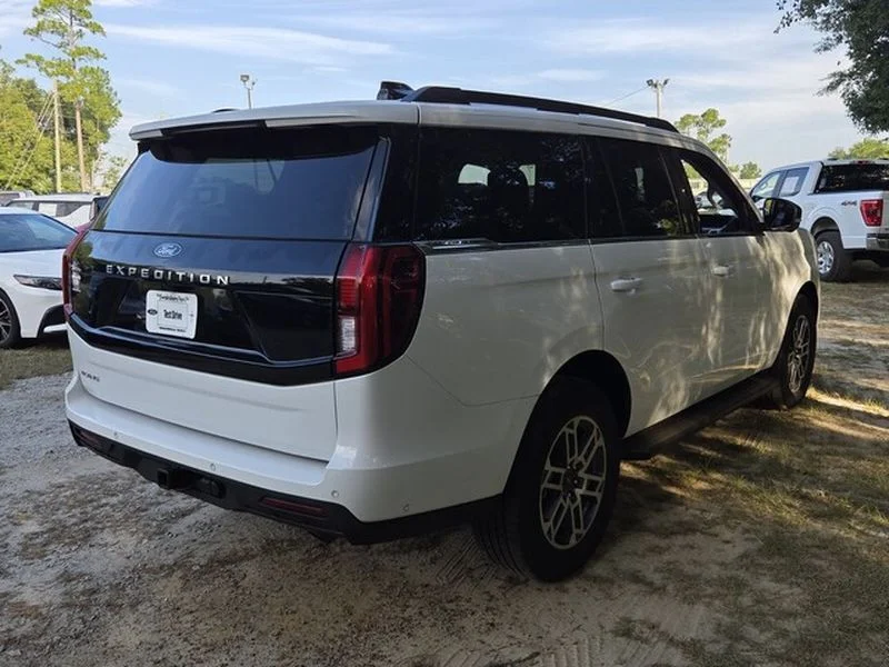 Certified Used 2025 Oxford White Ford Active image 14