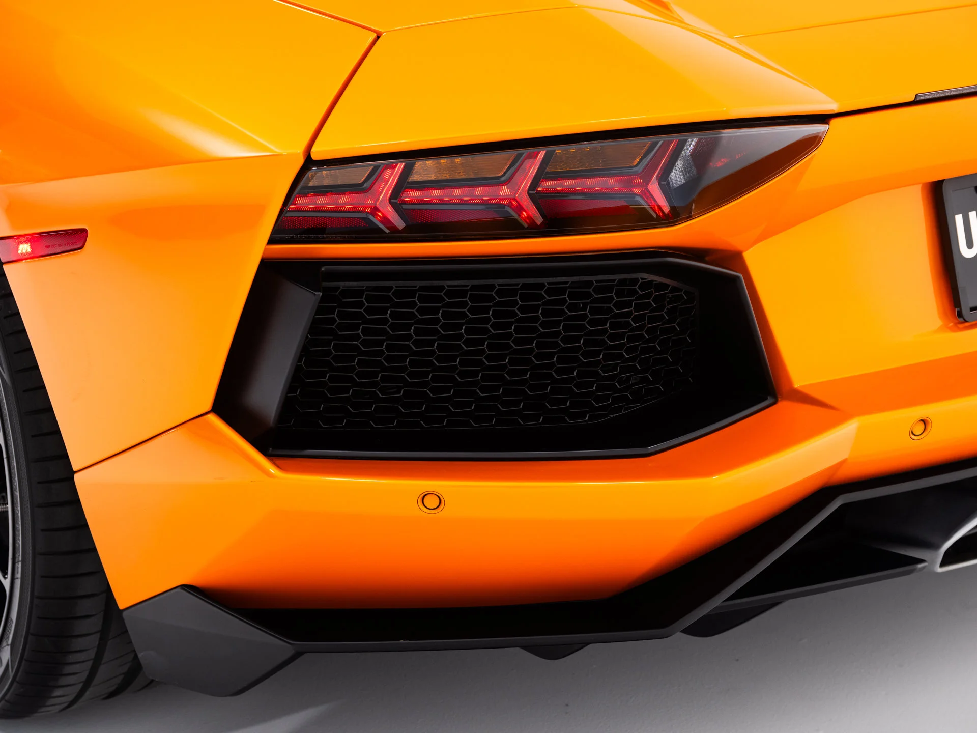 Used 2016 Arancio Atlas Pearl Effect Lamborghini LP700-4 image 18