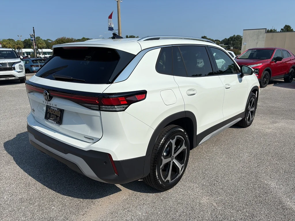 2025 Volkswagen Tiguan SE - Photo 6