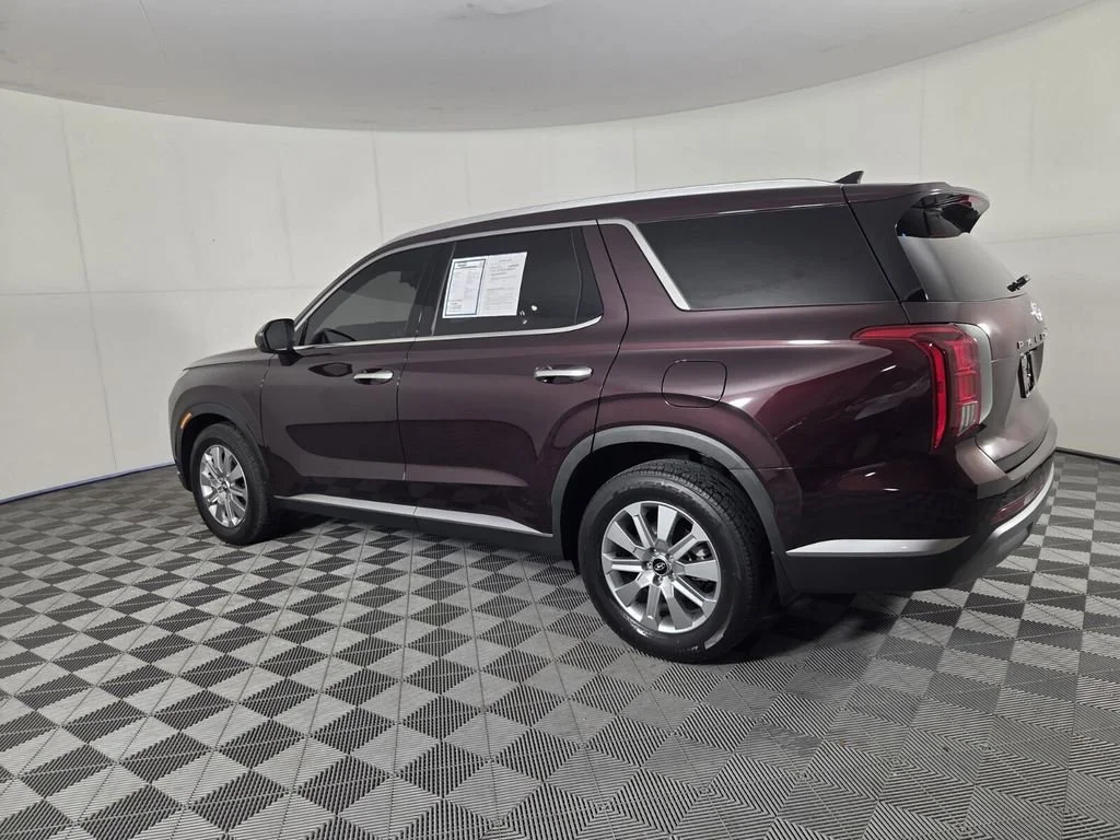 Used 2023 Sierra Burgundy Hyundai SEL image 7