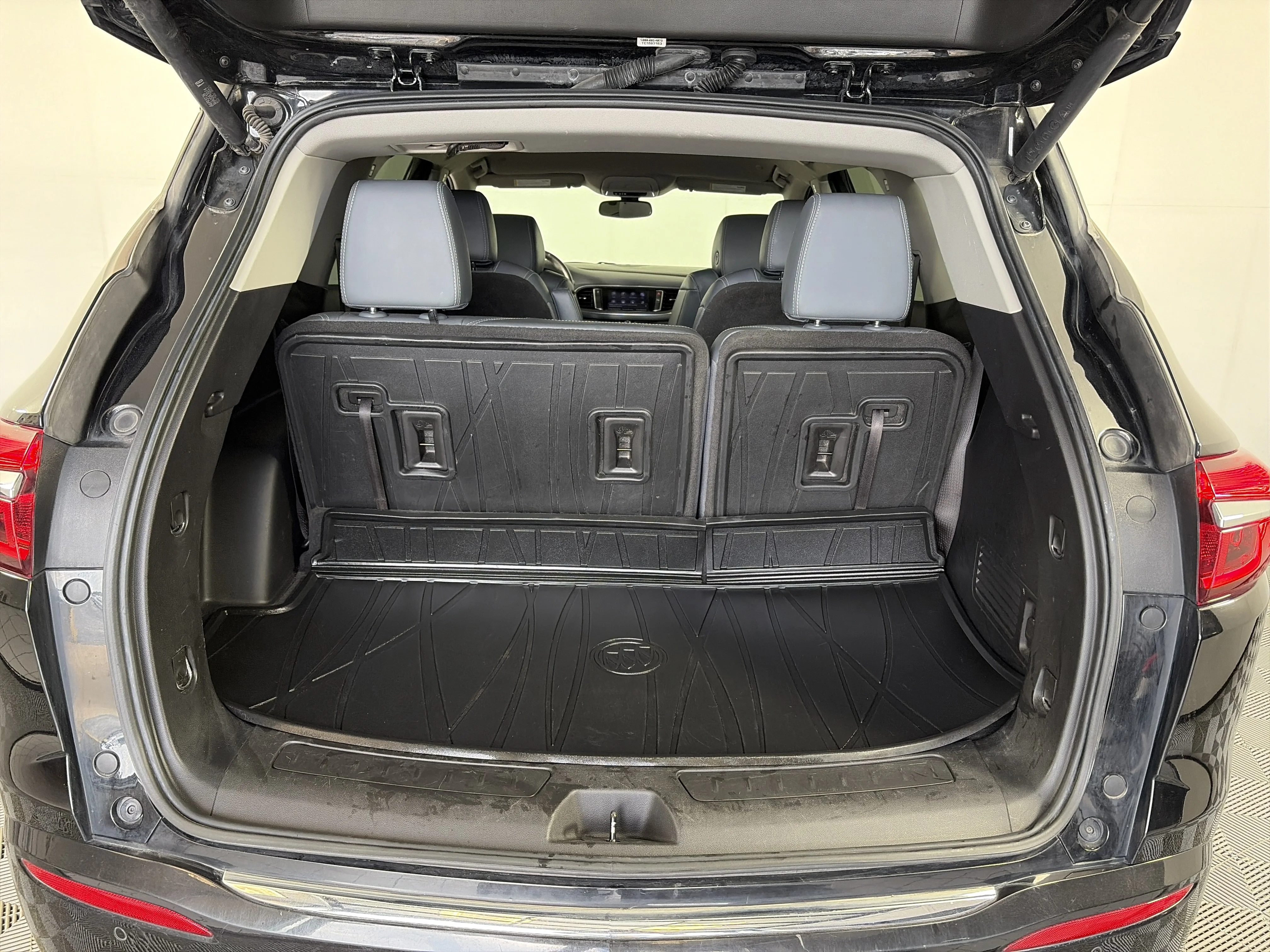 Used 2021 Includes Spectra Gray lower exterior accent color.) Buick Essence image 15