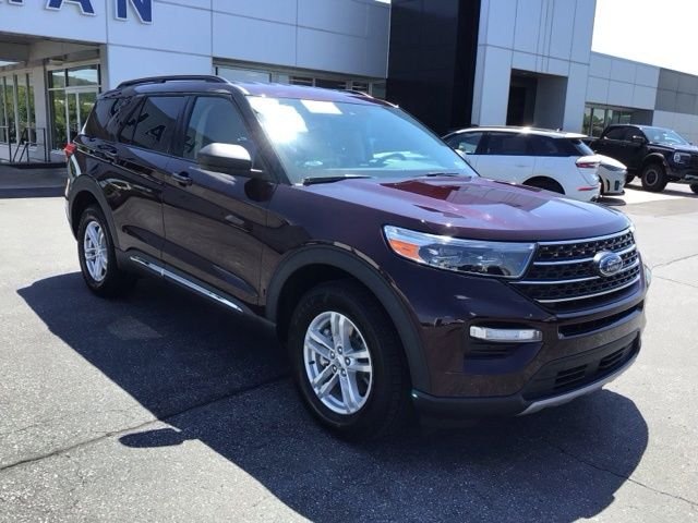 Certified Used 2022 Jewel Red Metallic Ford XLT image 1