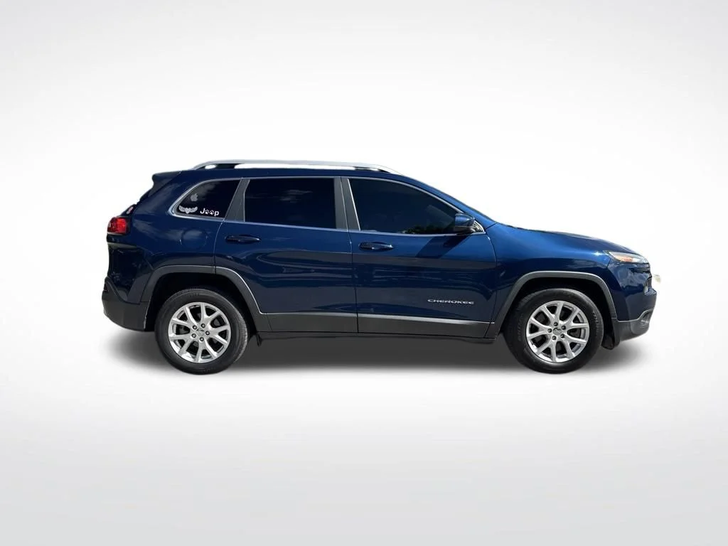 Used 2018 Patriot Blue Pearlcoat Jeep Latitude image 4
