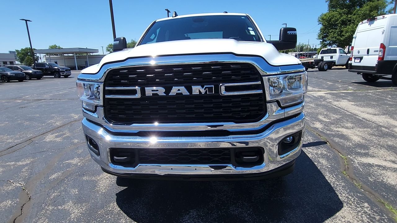Used 2023 White Ram Big Horn image 3