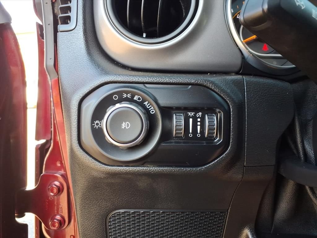Used 2021  Jeep Unlimited Sport S image 22