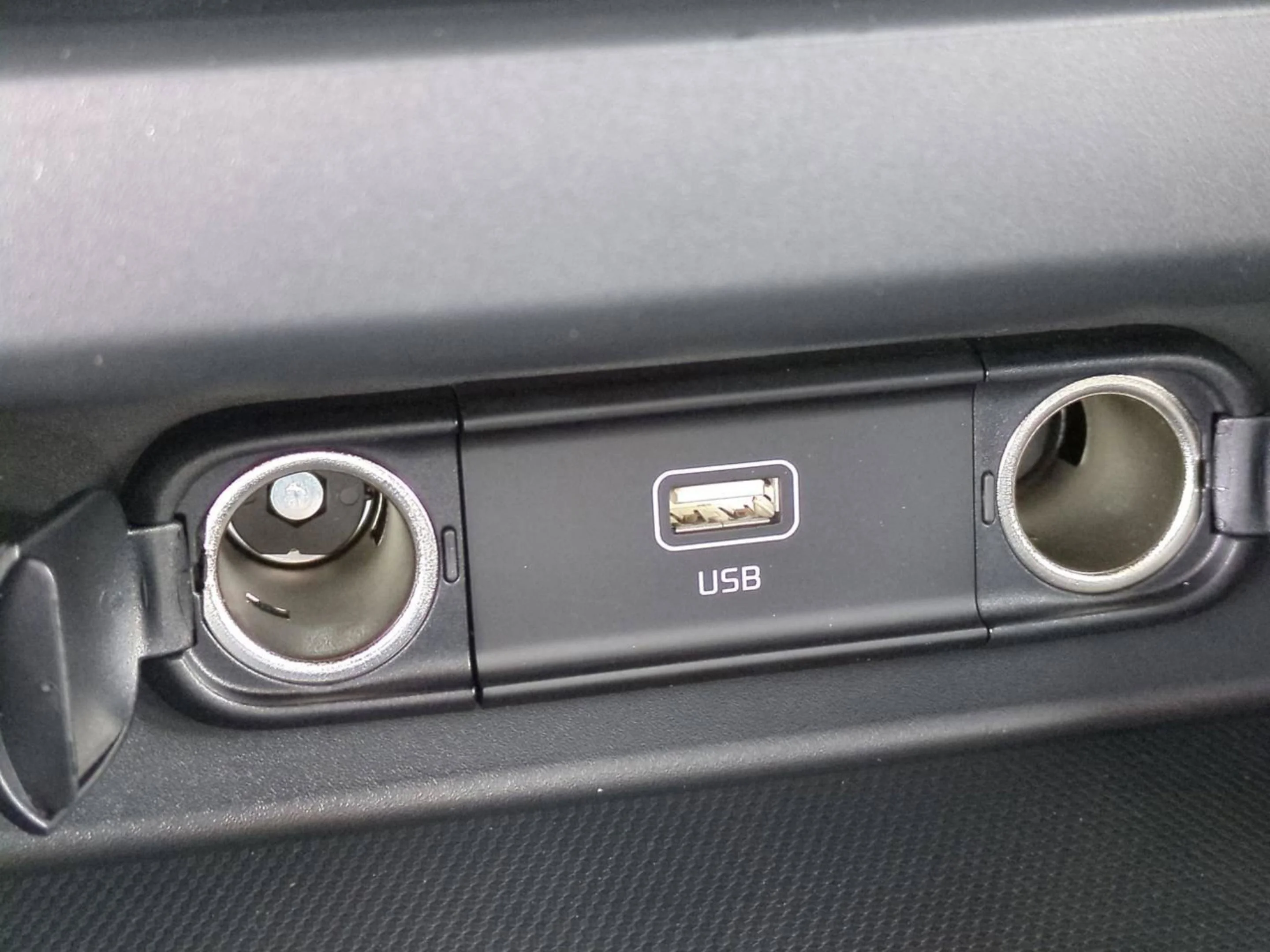 New 2026 Snow White Pearl Kia LX image 23