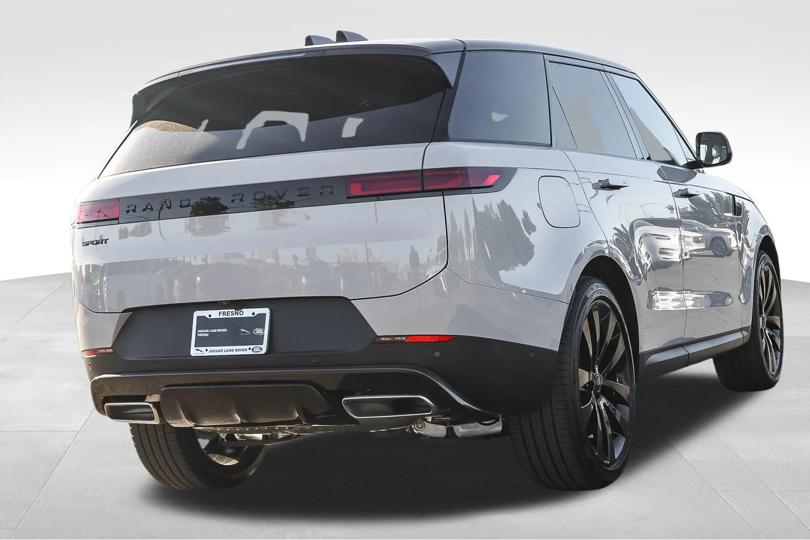 New 2026 Borasco Grey Land Rover SE image 5
