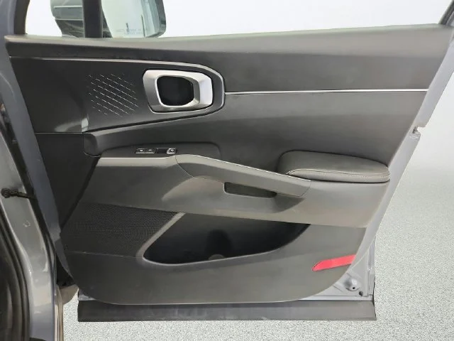 Used 2025 Everlasting Silver Kia EX image 29