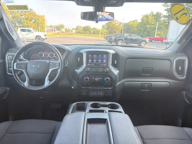 Used 2021 BLACK Chevrolet RST image 15