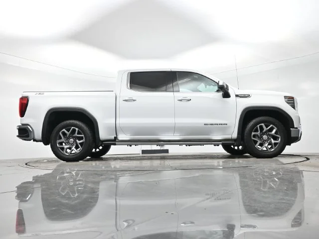 Used 2023 SUMMIT WHITE GMC SLT image 30