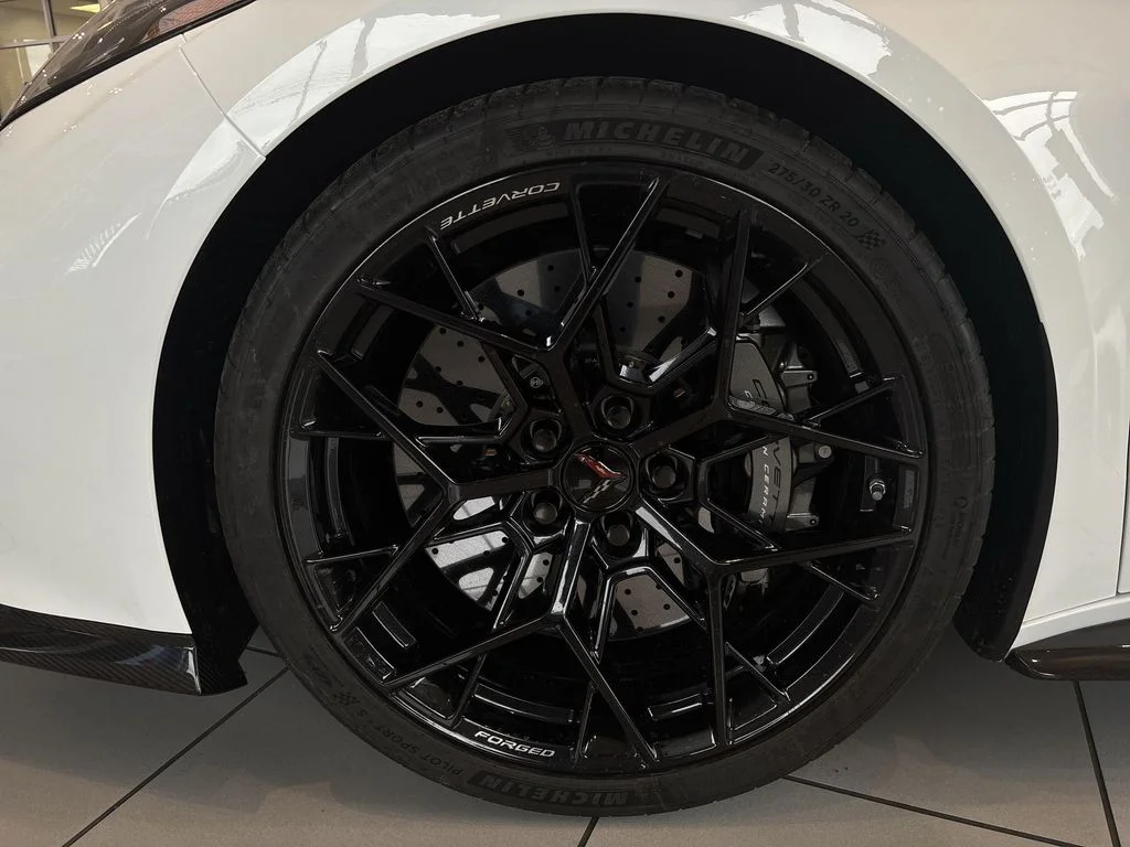 Used 2025 White Chevrolet ZR1 image 16
