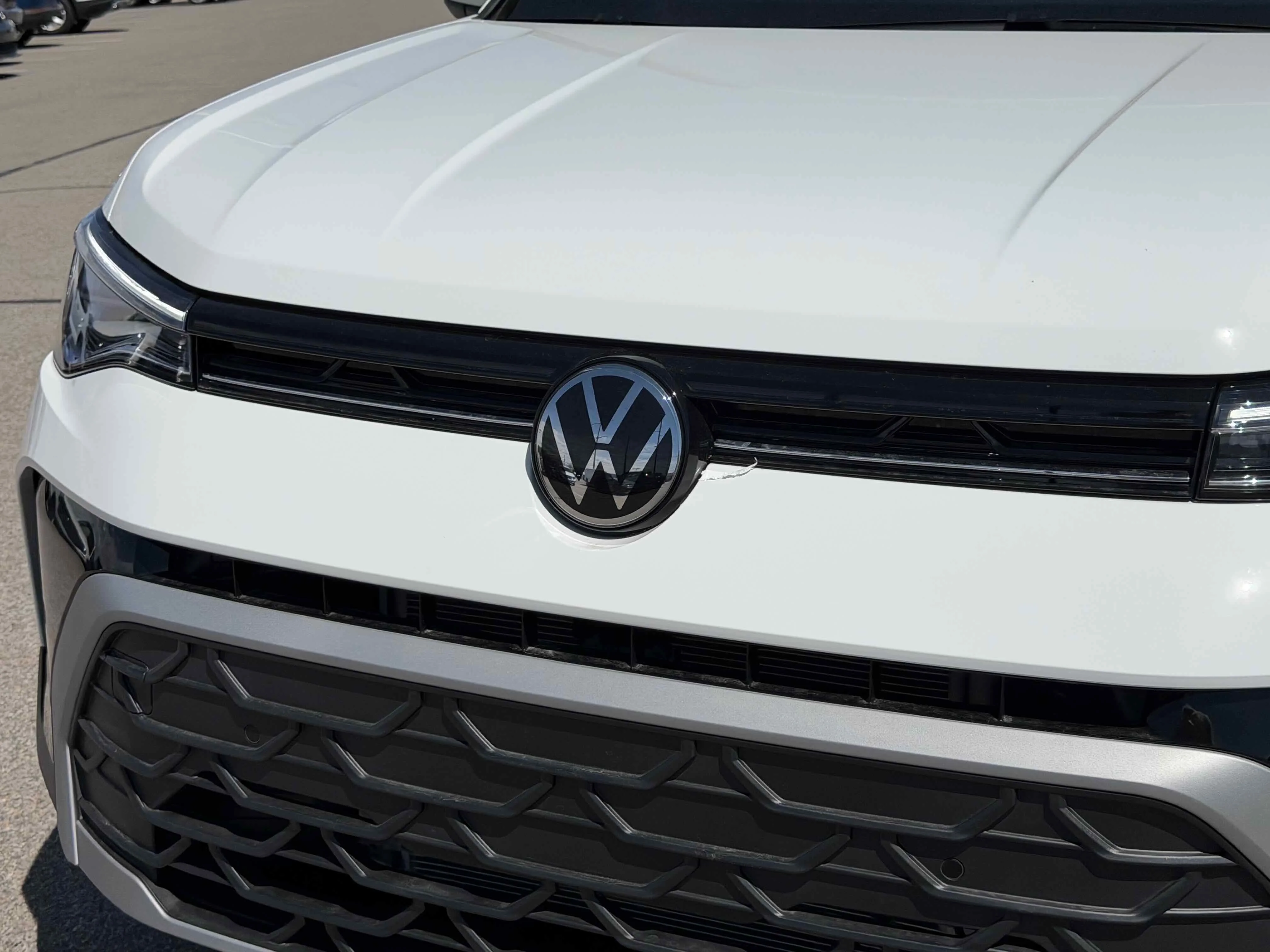 New 2026 Pure White Volkswagen SE image 11