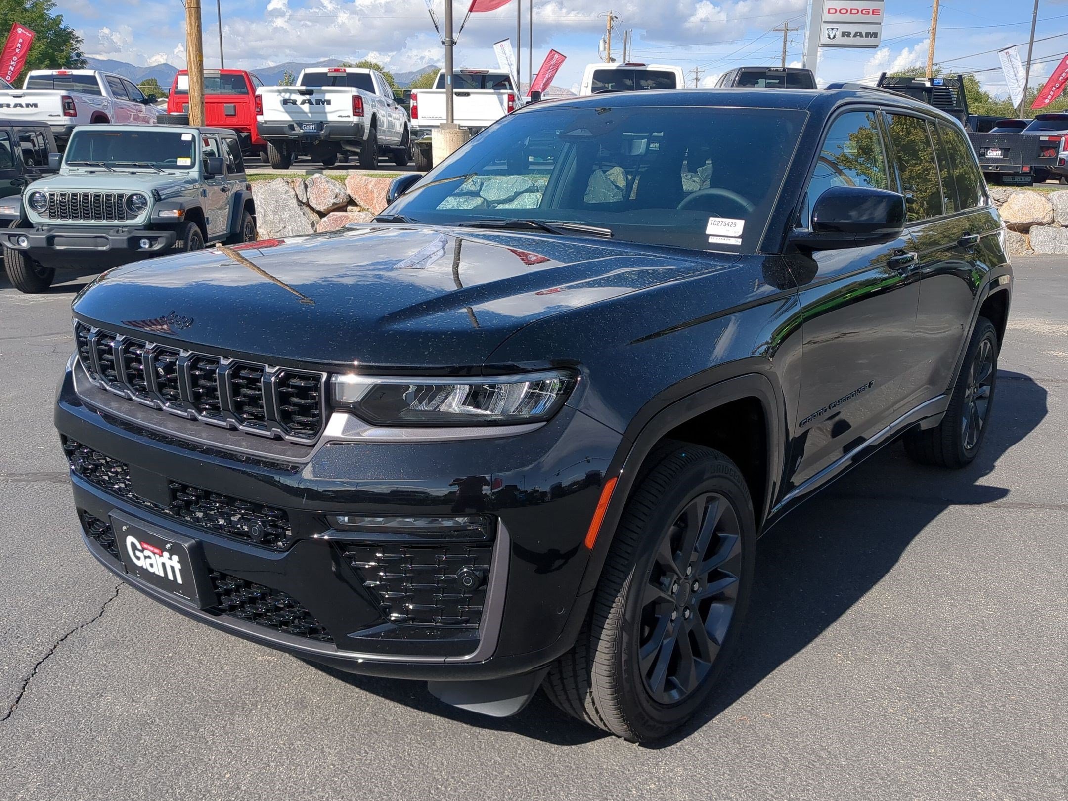 New 2026 Diamond Black Crystal Pearl-Coat Exterior Paint Jeep Limited Reserve image 9