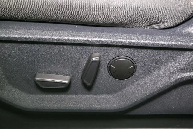Used 2023 Silver Ford XLT image 38