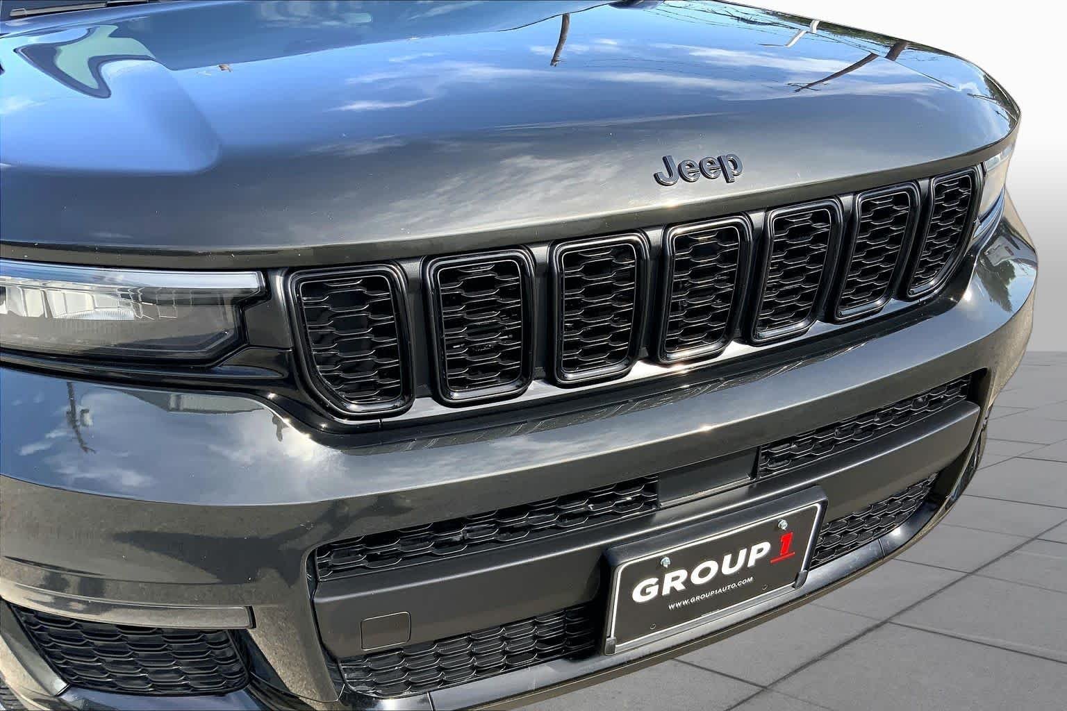 Used 2023 Rocky Mountain Pearlcoat Jeep Limited image 28