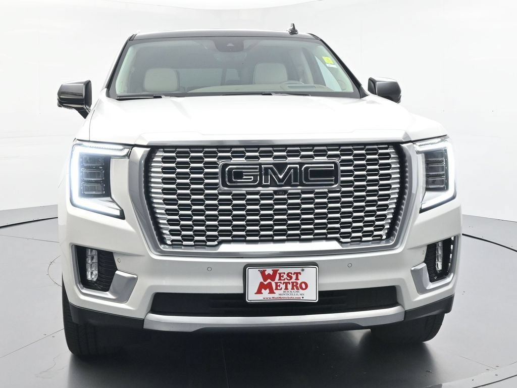 Used 2023 White Frost Tricoat GMC Denali image 29