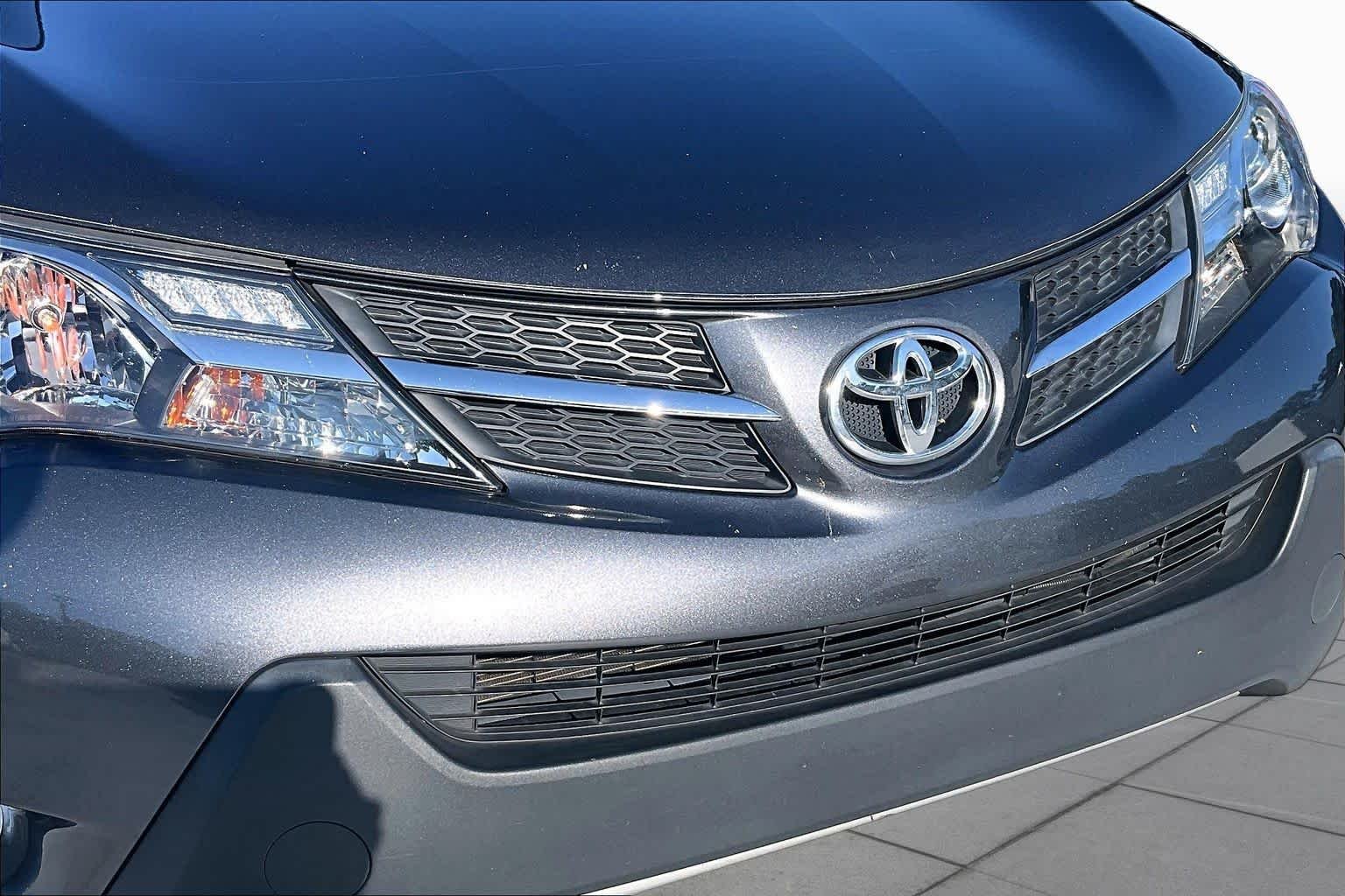 Used 2015 Magnetic Gray Metallic Toyota Limited image 29