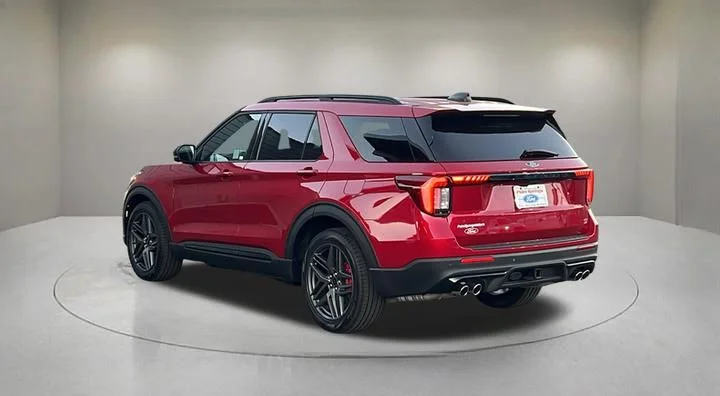New 2026 Rapid Red Metallic Tinted Clearcoat Ford ST-Line image 3