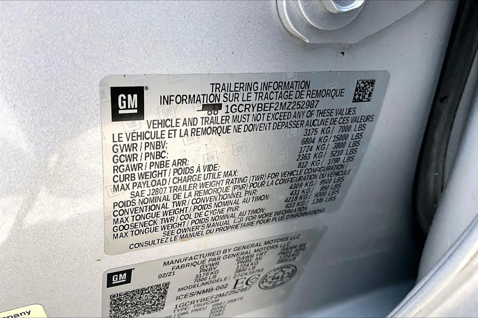 Used 2021 Silver Ice Metallic Chevrolet Custom image 33