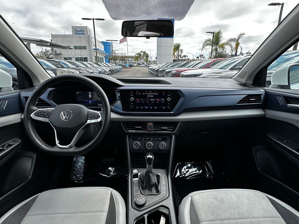 Used 2022 White Volkswagen 1.5T SE image 17